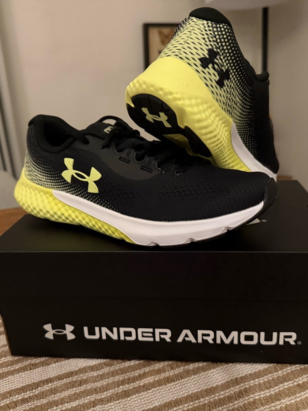 Men Under Armour Black and Yellow Performance Running Shoes